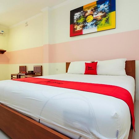 Hotel RedDoorz near Jalan Jenderal Sudirman Manado Exterior foto