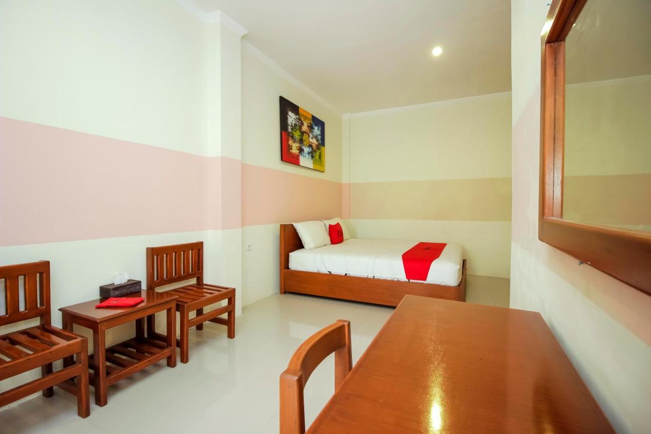 Hotel RedDoorz near Jalan Jenderal Sudirman Manado Exterior foto