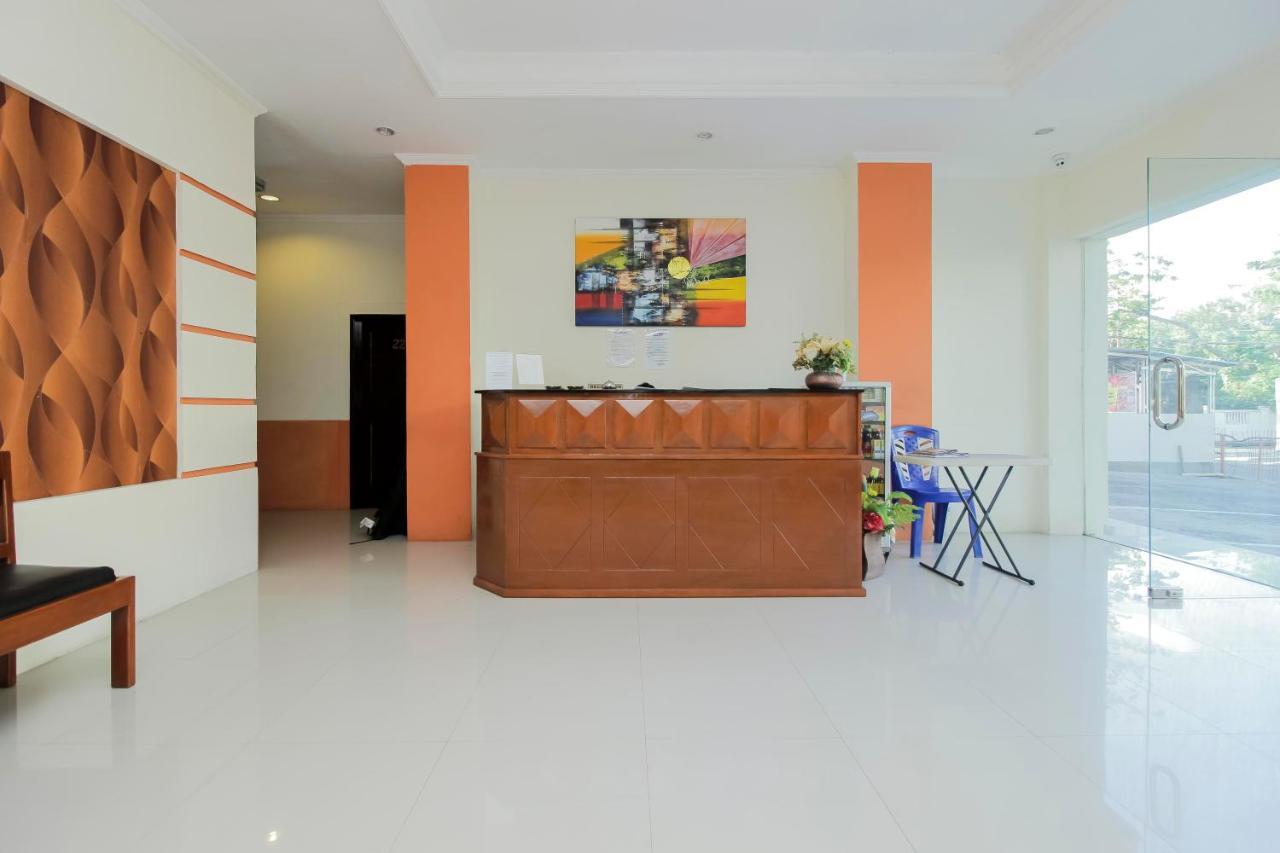 Hotel RedDoorz near Jalan Jenderal Sudirman Manado Exterior foto