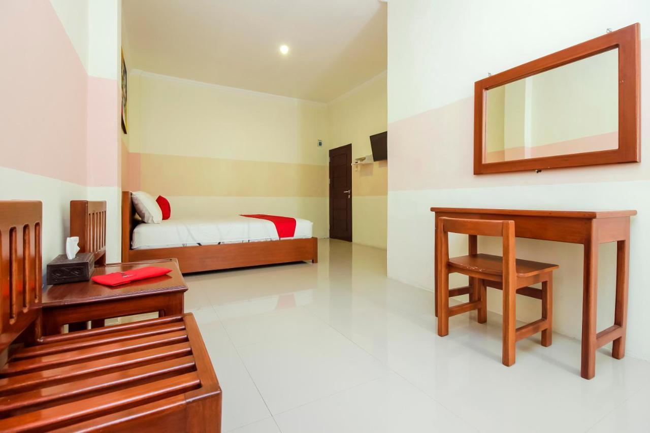 Hotel RedDoorz near Jalan Jenderal Sudirman Manado Exterior foto