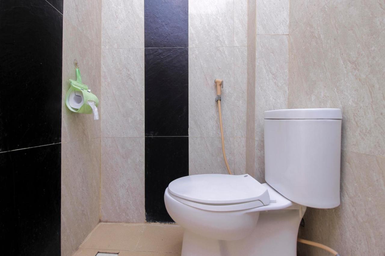 Hotel RedDoorz near Jalan Jenderal Sudirman Manado Exterior foto