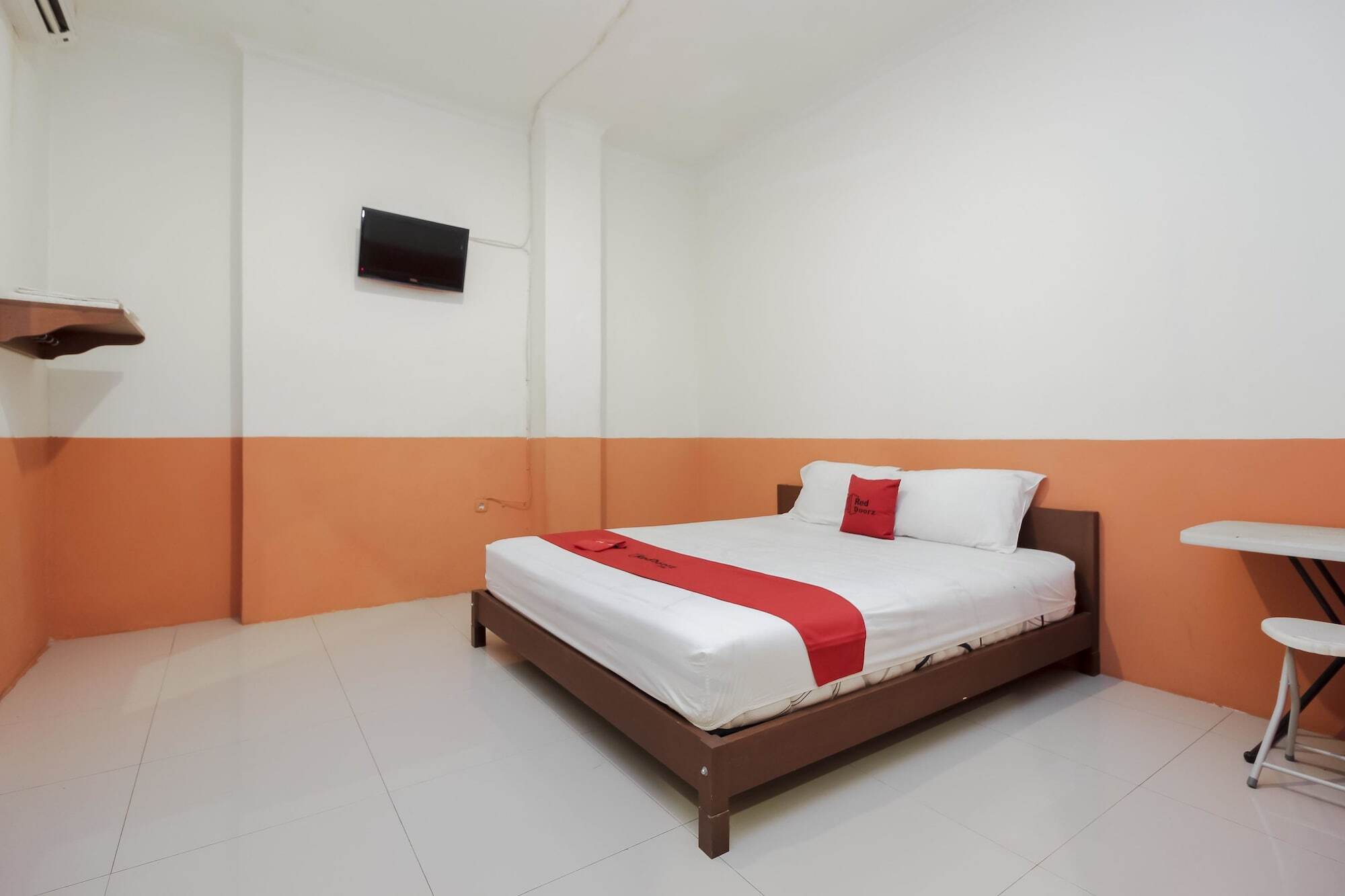 Hotel RedDoorz near Jalan Jenderal Sudirman Manado Exterior foto